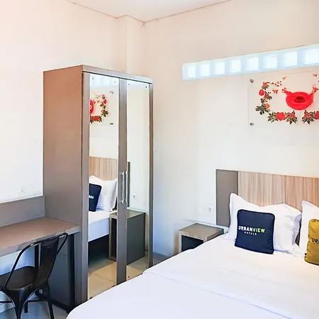 Urbanview Hotel Syariah Graha 8 Bubutan Surabaya-3